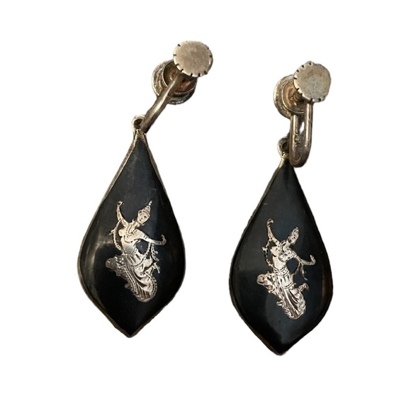 Vintage Sterling Siam Goddess Earrings, Screw Back, Black Enameled, Mid-Century. - Picture 2 of 5